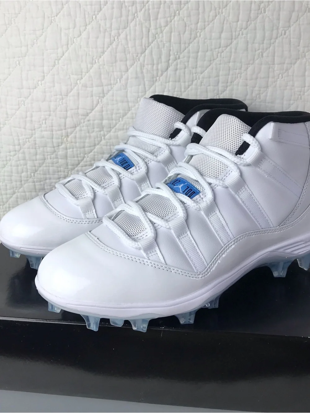 Nike Air Jordan 11 MID TD Football Cleats Men’s SZ 8 White Blue HM7324-104